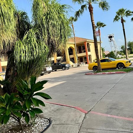 Texas Inn And Suites City Center At University Dr. Edinburg Exterior foto