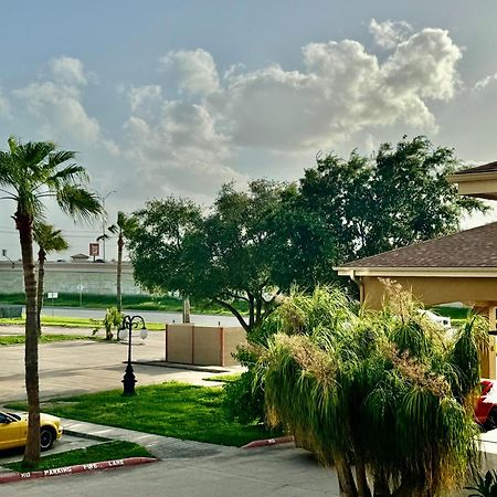 Texas Inn And Suites City Center At University Dr. Edinburg Exterior foto