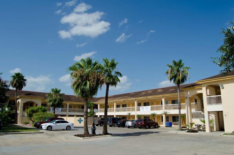 Texas Inn And Suites City Center At University Dr. Edinburg Exterior foto